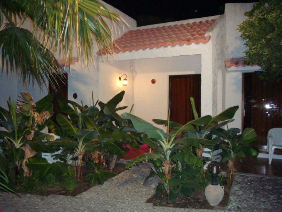Oasis Hotel Bungalows Afandou Rhodes Bagian luar foto
